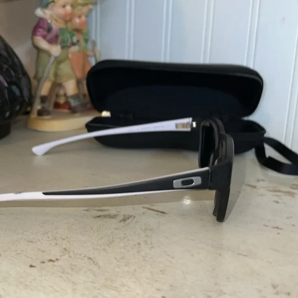 Oakley Cloverleaf sunglass Frames ox1078-0851 satin black white
